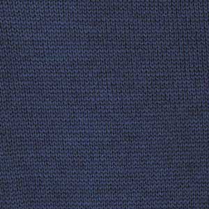 Nahaufnahme eines disana Strickstoffs aus Bio-Merinowolle in der Farbe Indigo, glatt gestrickt als feine Einbett-Ware