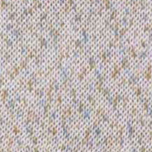 Nahaufnahme des disana Baumwoll-Pullover-Stricks, Farbe "Natur Spray" mit bunten Einschlüssen in hellbeige, -blau & -rosa