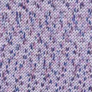 Nahaufnahme des disana Baumwoll-Pullover-Stricks, Farbe "Flieder Spray" mit bunten Einschlüssen in Aubergine und Beere