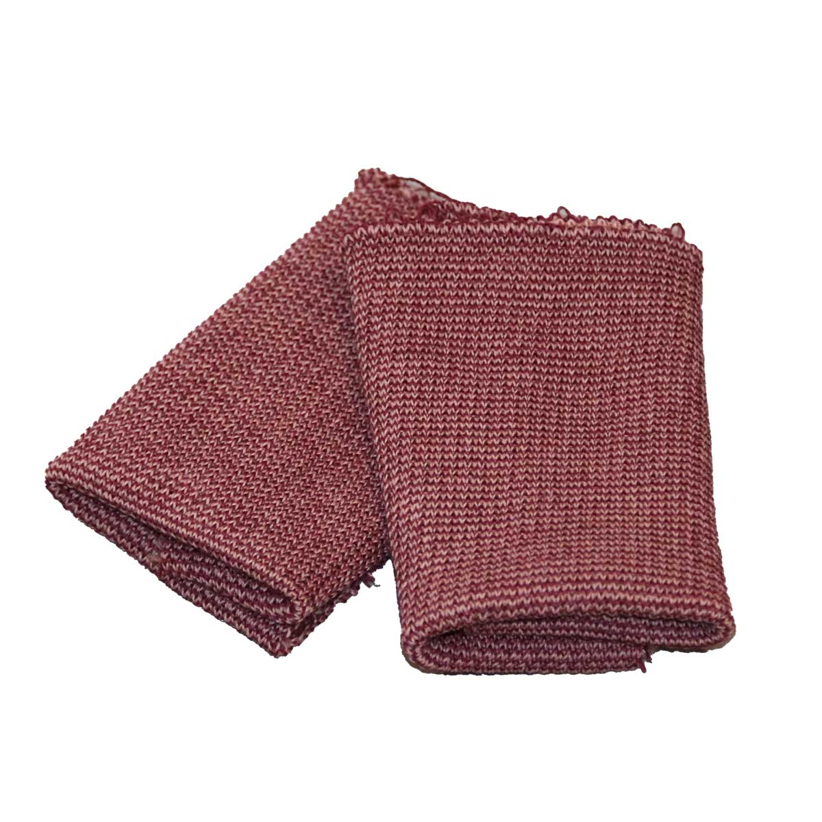 Nahaufnahme eines disana Walk-Jacke-Bündchens aus Bio-Merinowolle in Cassis-Rosé im typischen Rippstrick