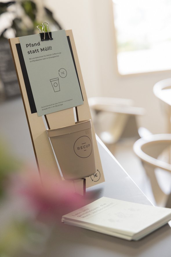 Reusable deposit cups in the shop café